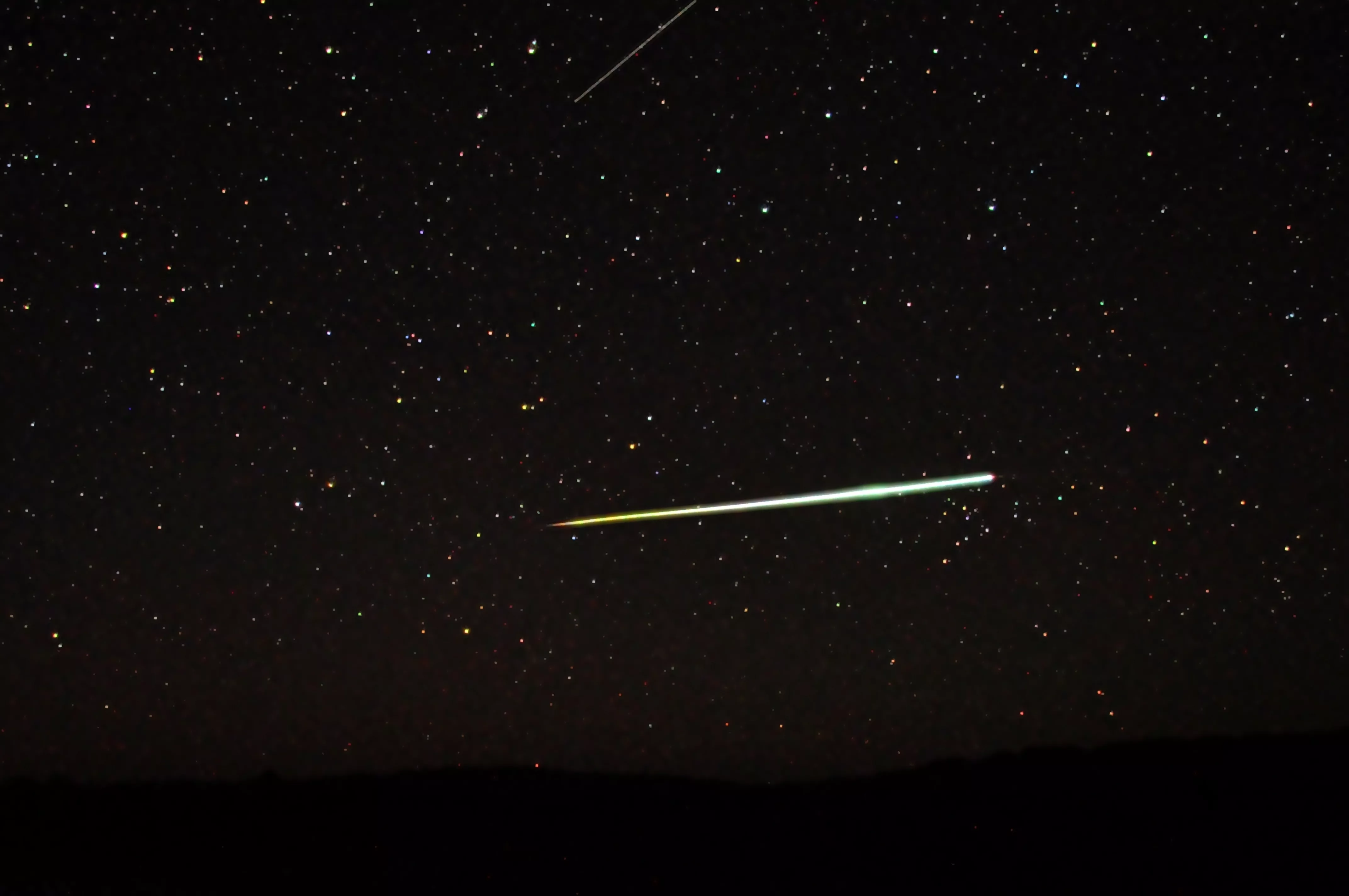 Image of A large meteor bolts across the sky in Southern Australia on April 24, 2011